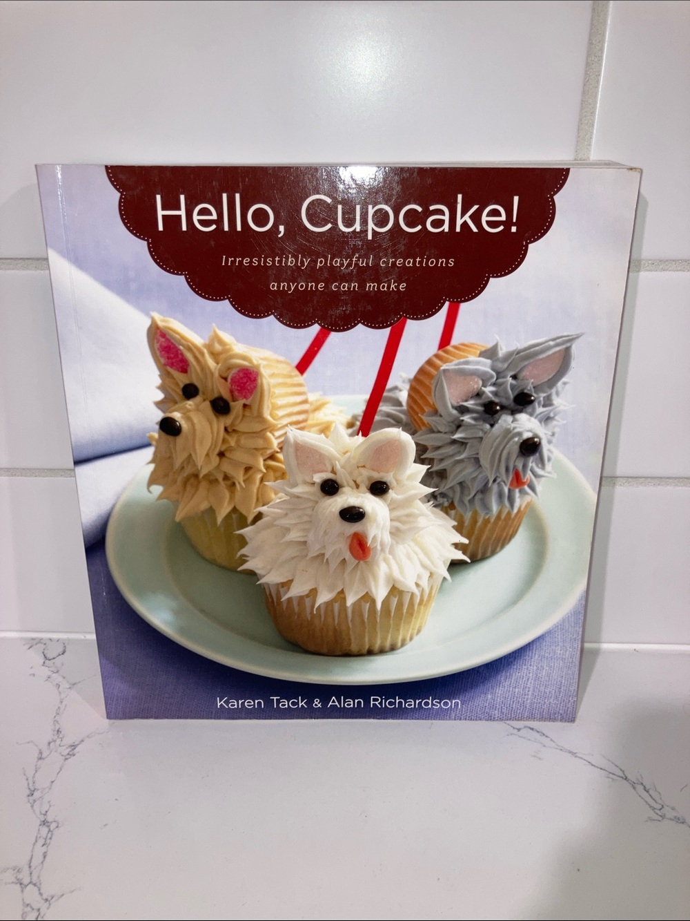 (5/$5) Hello, Cupcake! Book - Cupcake Decoration Recipes